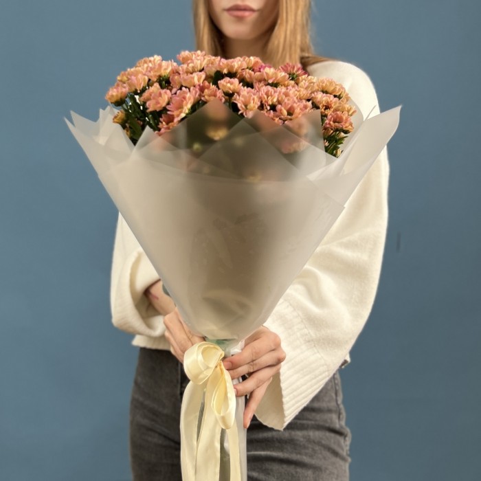 Букет из 11 лососевых хризантем Сантини